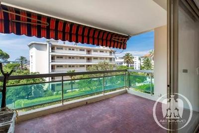 Appartement - 94 m² - 4 pièces