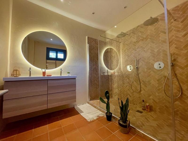 Maison - 201 m² - 10 pièces