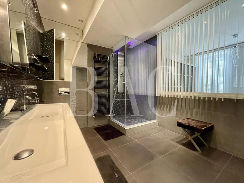 Appartement - 230 m² - 6 pièces