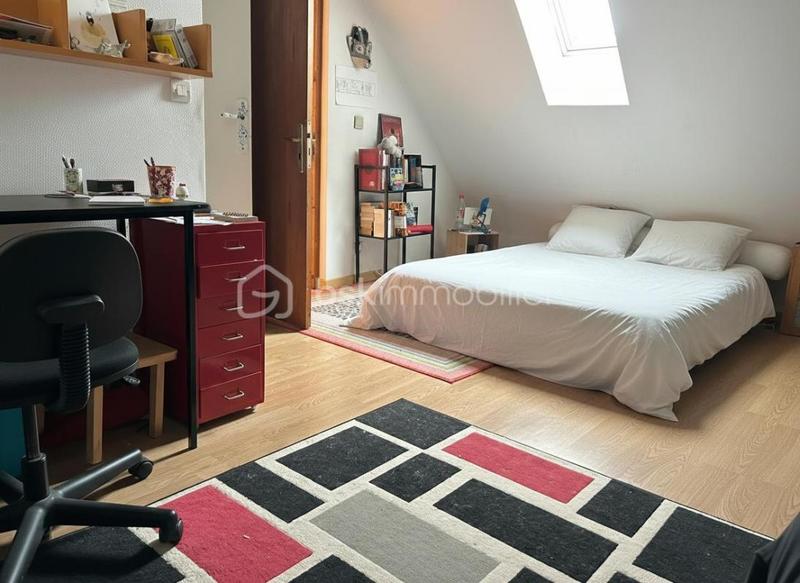 Maison - 180 m² - 8 pièces