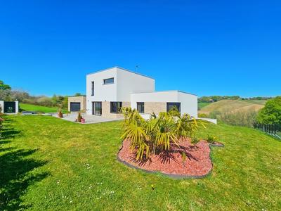 Maison - 149 m² - 5 pièces