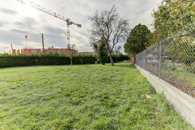 Terrain - 748 m²