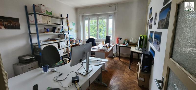 Local d'activité / Entrepôt - 129 m² - 7 pièces