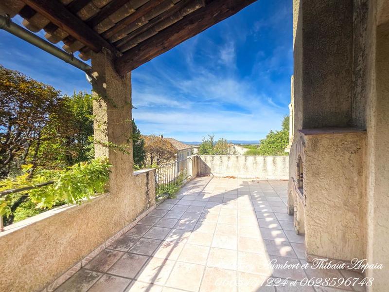 Maison - 215 m² - 7 pièces