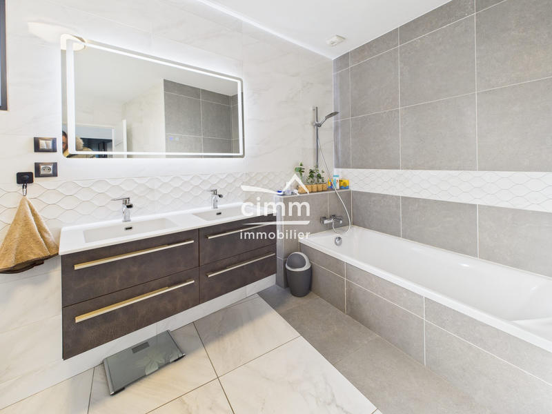 Maison contemporaine - 141 m² - 6 pièces