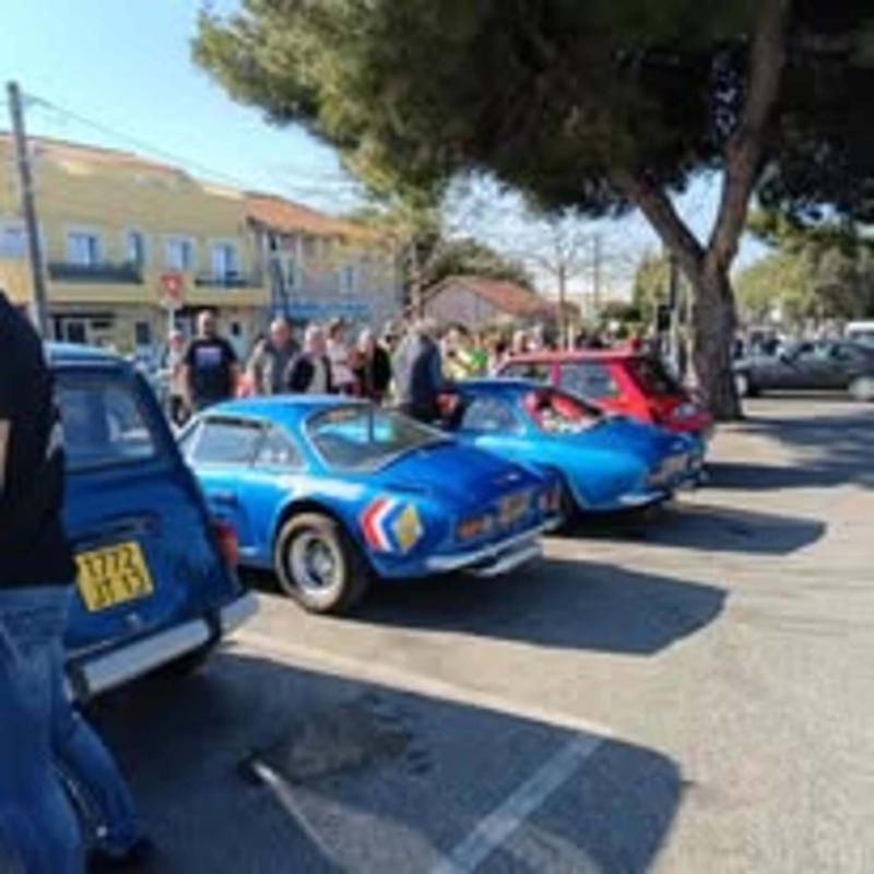 Rassemblement de véhicules anciens et de prestige