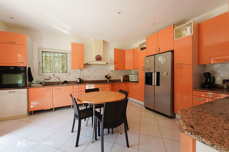 Maison - 223 m² - 5 pièces