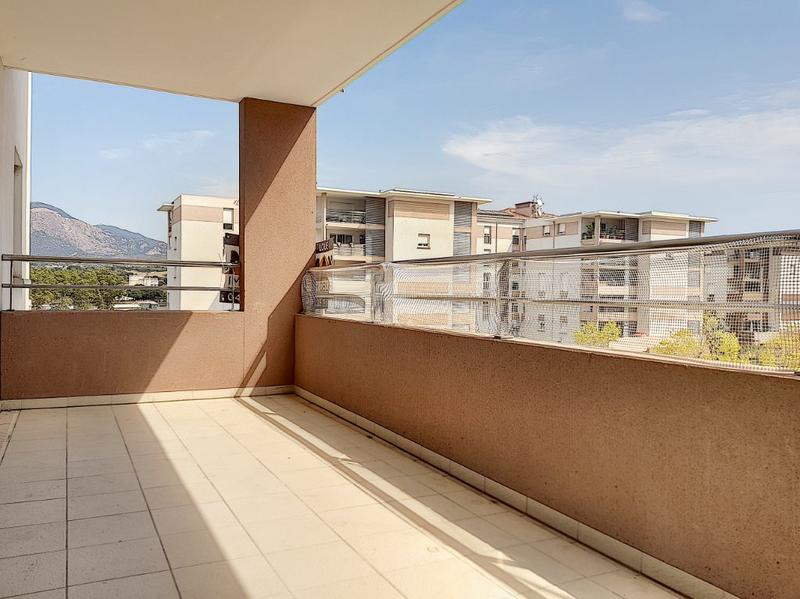 Appartement - 79 m² - 4 pièces