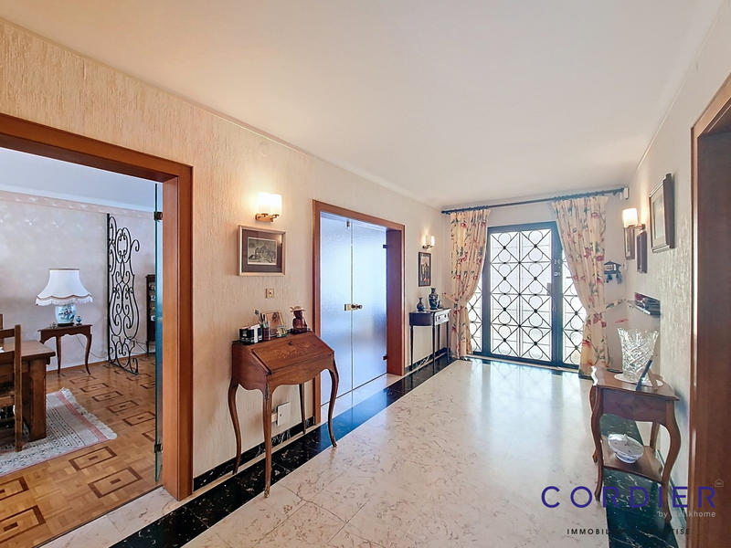 Maison - 172 m² - 8 pièces