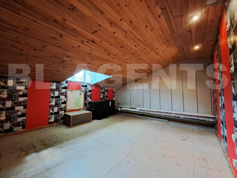 Maison - 275 m² - 8 pièces