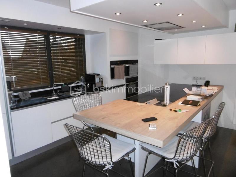 Maison - 205 m² - 6 pièces