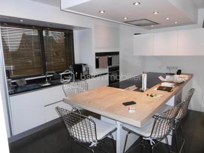 Maison - 205 m² - 6 pièces