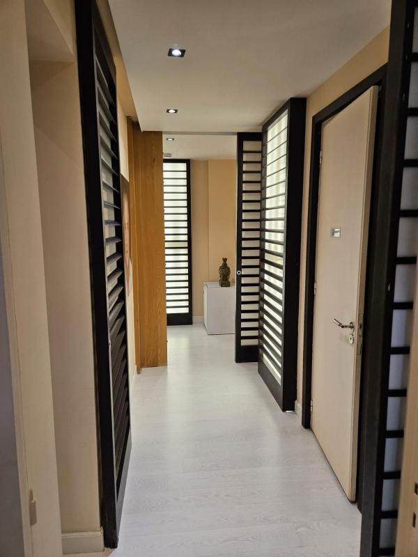 Appartement - 270 m² - 12 pièces