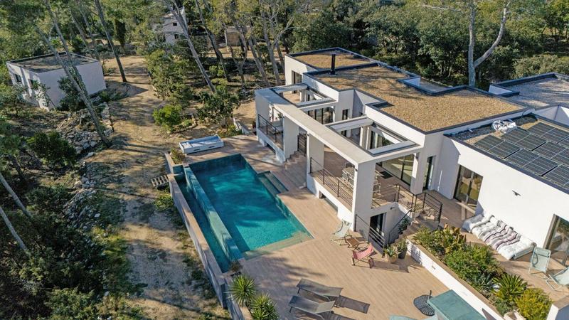 Demeure - 400 m² - 11 pièces