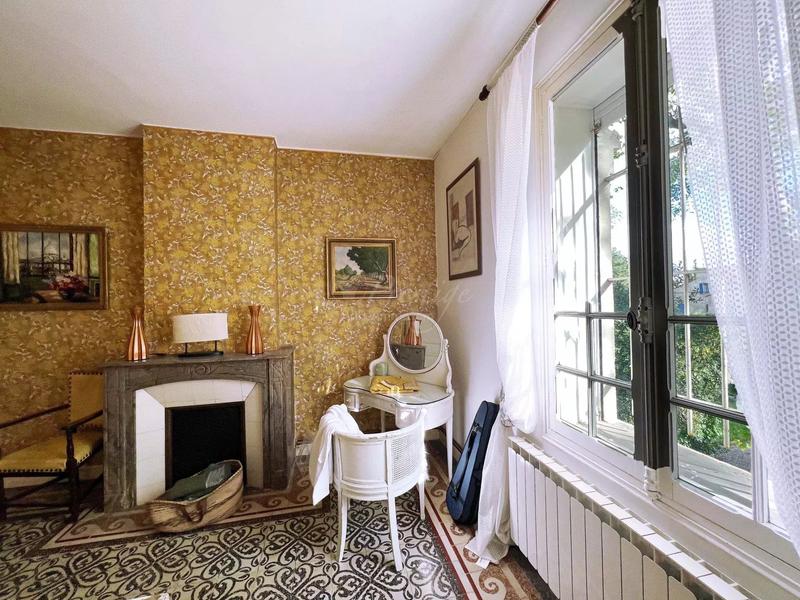 Maison - 300 m² - 11 pièces