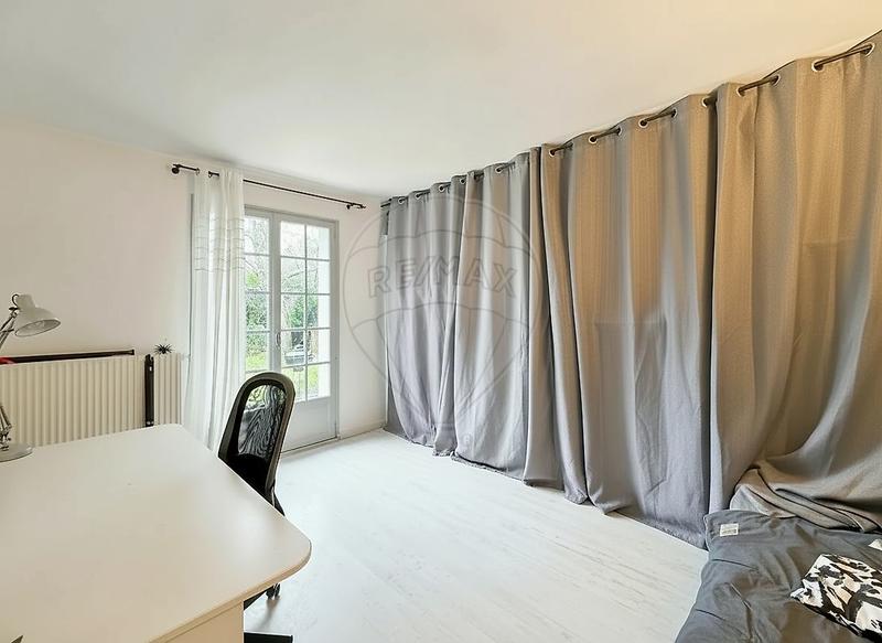 Maison - 214 m² - 8 pièces