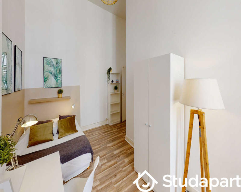 Chambre - 90 m² - 1 pièce