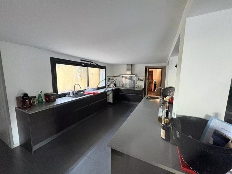 Villa - 250 m² - 5 pièces