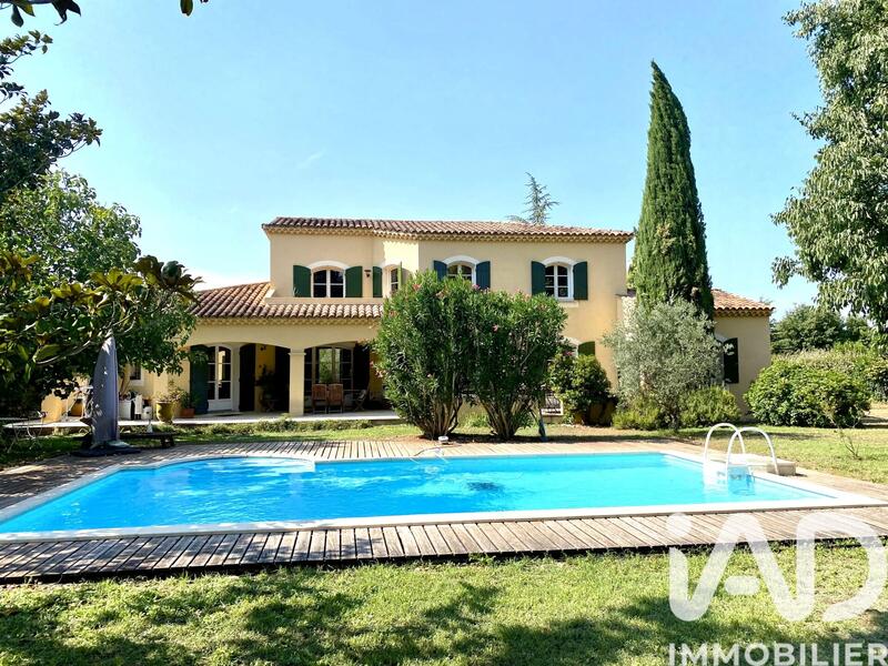 Maison - 204 m² - 7 pièces