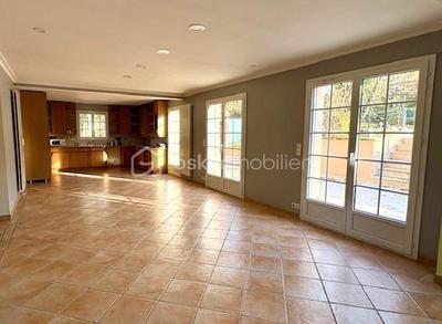 Maison - 175 m² - 8 pièces