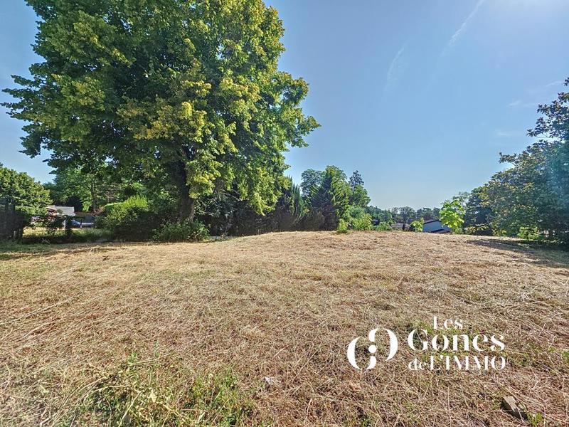 Terrain constructible - 989 m²