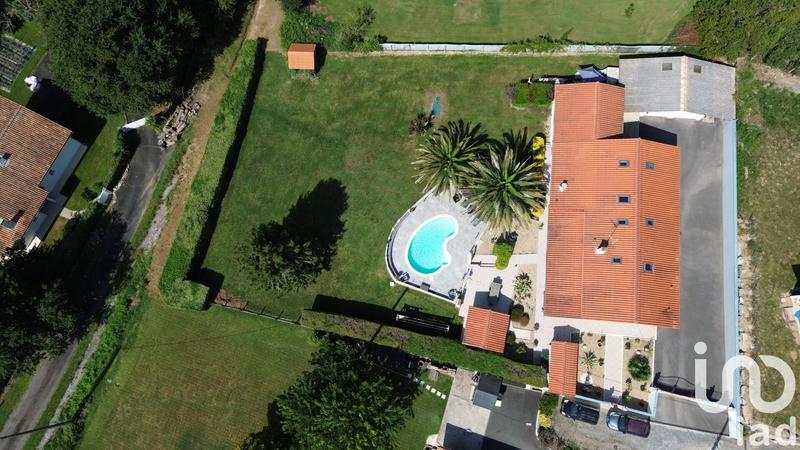 Maison - 194 m² - 9 pièces