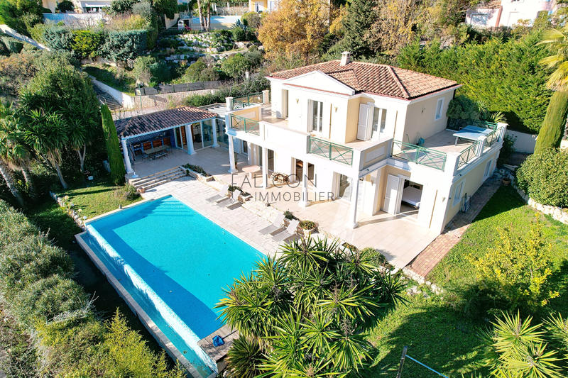 Villa - 200 m² - 6 pièces