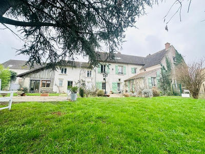 Maison - 305 m² - 14 pièces