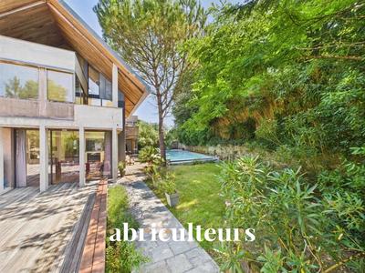 Maison - 316 m² - 9 pièces