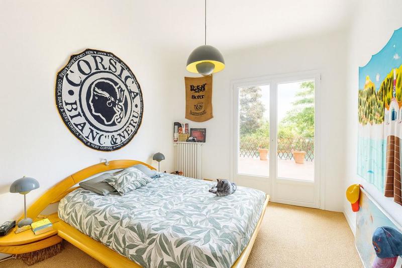 Maison - 300 m² - 9 pièces