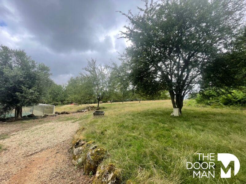 Propriété - 240 m² - 8 pièces