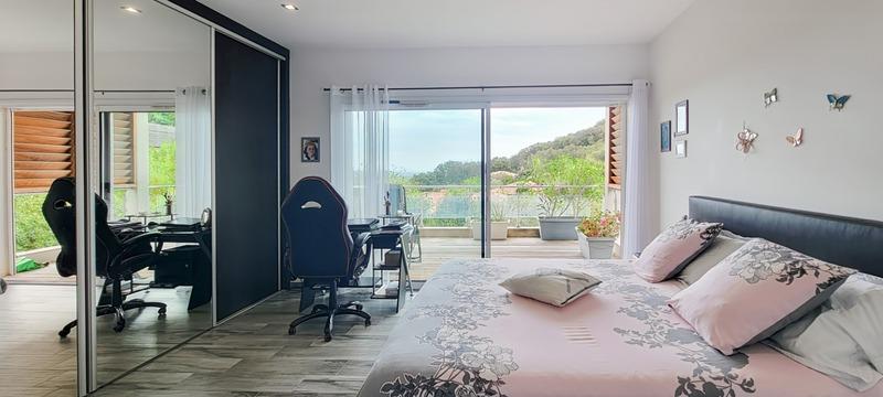 Villa - 323 m² - 8 pièces