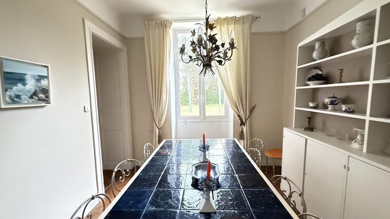 Propriété - 225 m² - 8 pièces