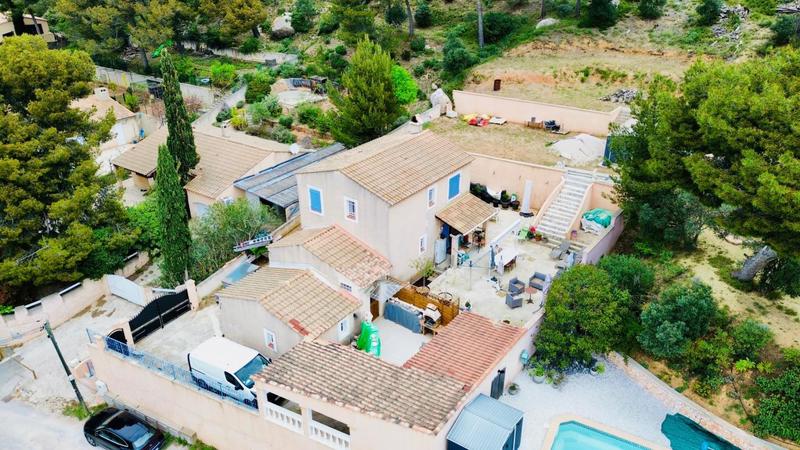 Propriété - 136 m² - 6 pièces