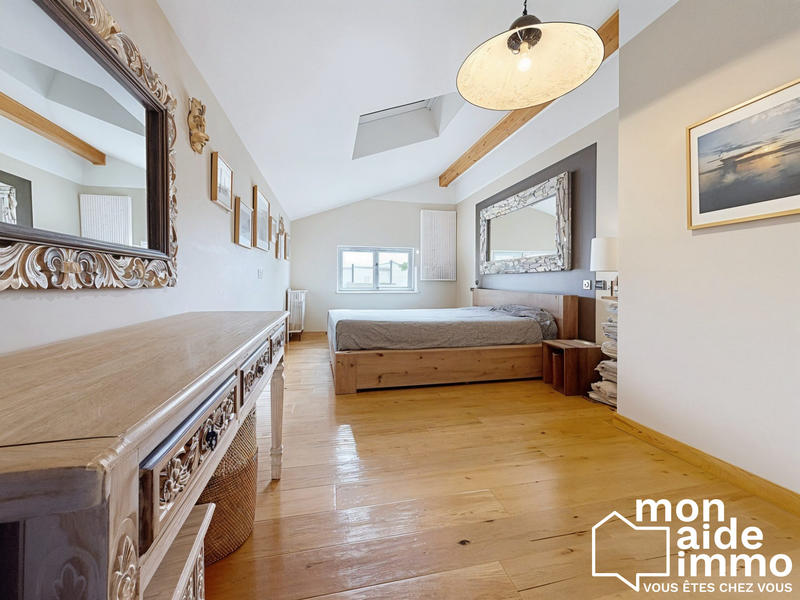 Maison - 220 m² - 6 pièces