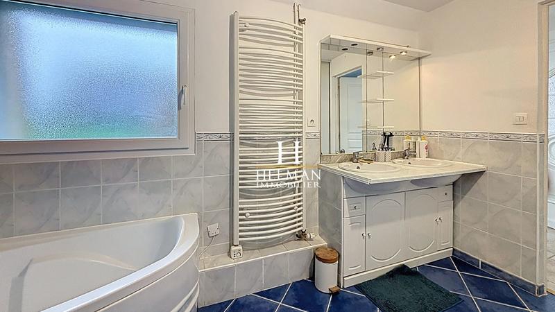 Maison - 207 m² - 7 pièces