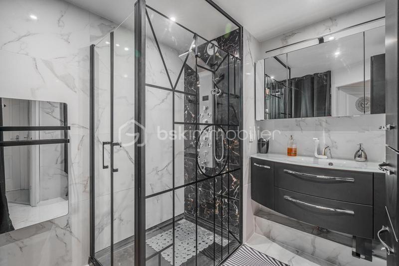 Appartement - 83 m² - 4 pièces