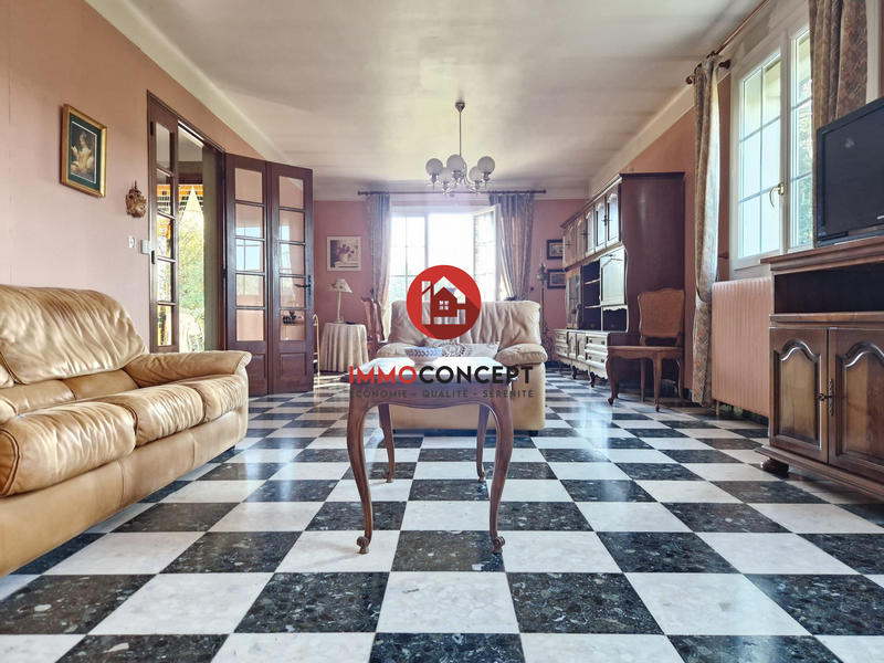 Maison traditionnelle - 153 m² - 7 pièces