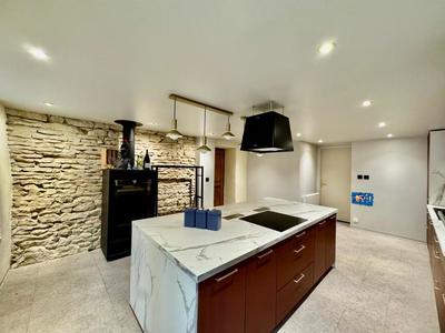 Demeure - 202 m² - 8 pièces