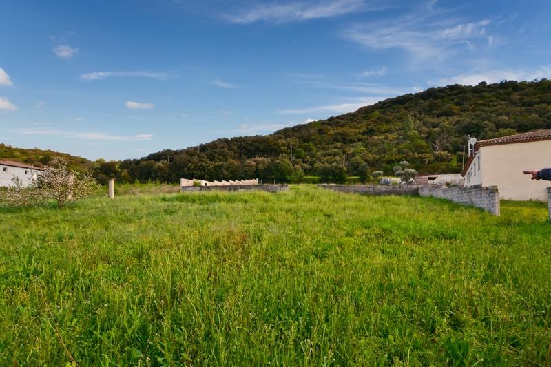 Terrain constructible - 2 011 m²