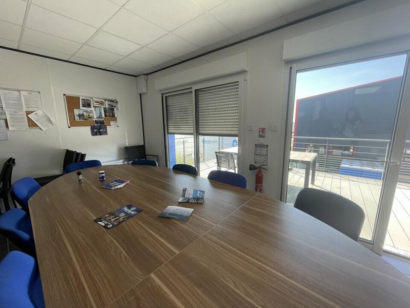 Local d'activité / Entrepôt - 590 m²