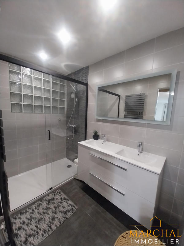 Maison - 180 m² - 7 pièces