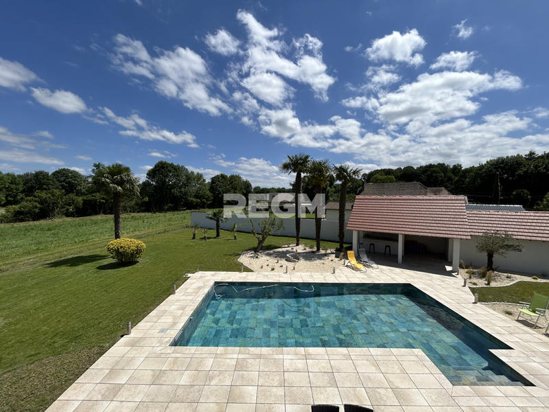 Maison - 205 m² - 7 pièces