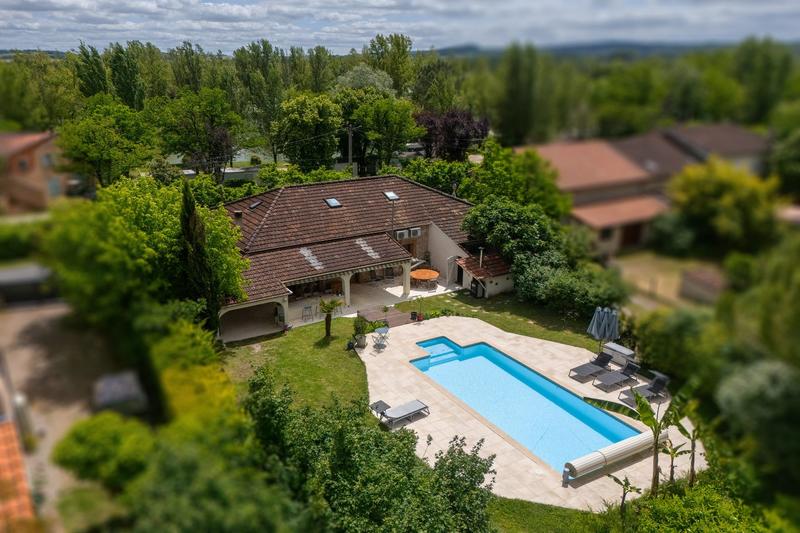 Propriété - 318 m² - 7 pièces