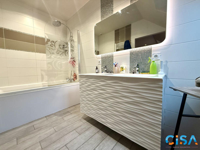 Maison - 195 m² - 7 pièces