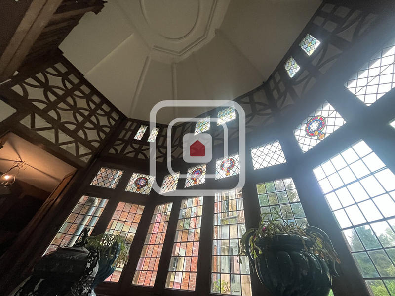 Maison - 405 m² - 10 pièces