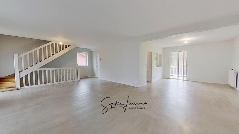 Maison - 210 m² - 7 pièces