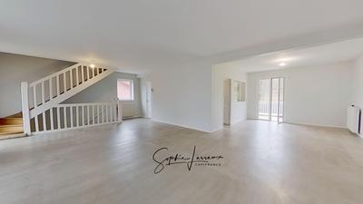 Maison - 210 m² - 7 pièces