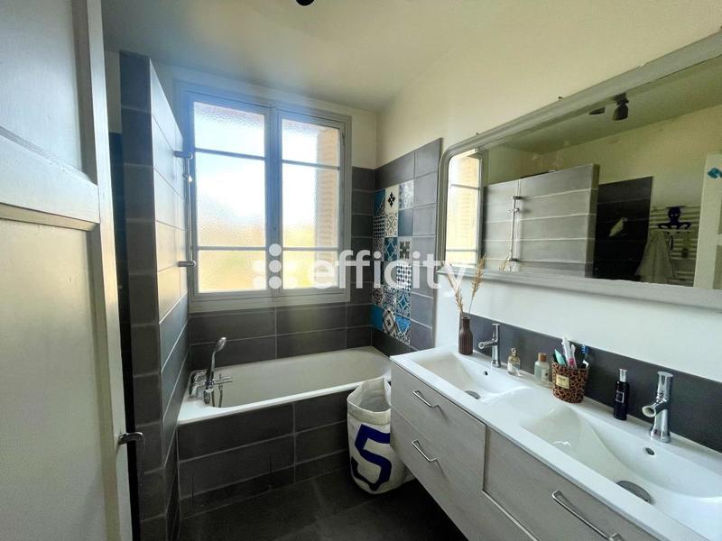 Maison - 170 m² - 8 pièces