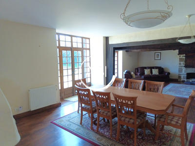 Maison - 185 m² - 6 pièces